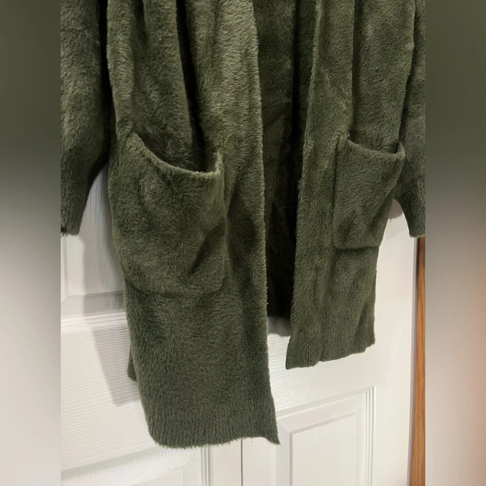 Cardigan - Picture 2 of 8